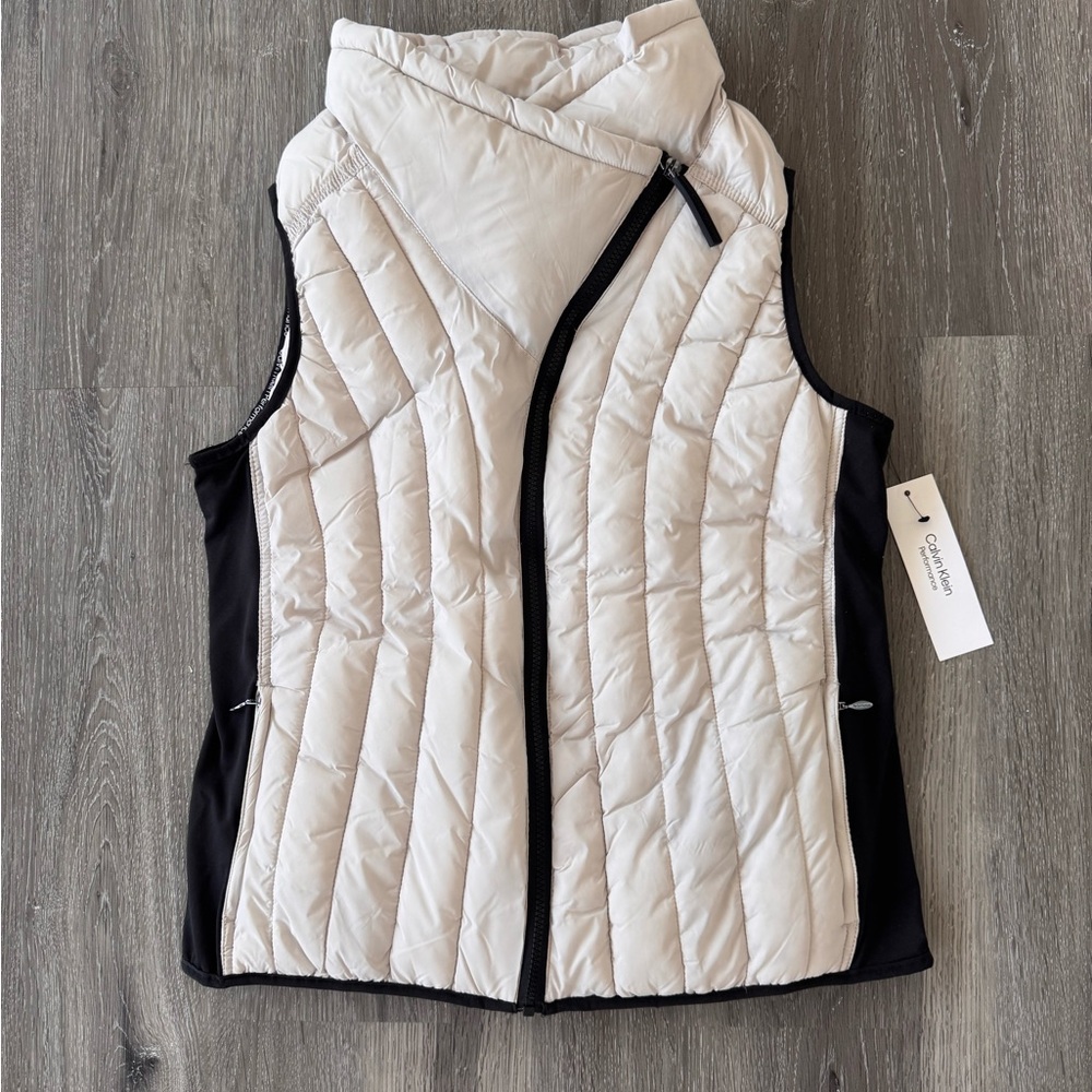 Calvin Klein Women's Quilted Vest in Cream and Black